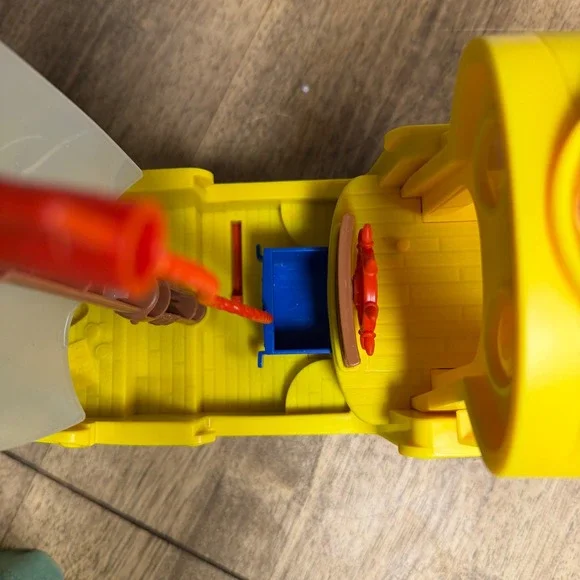 Fisher-Price Santiago of the Seas Lights & Sounds El Bravo Pirate Ship Playset - Picture 5 of 11